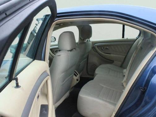 Blue Metallic 2018 Ford Taurus SE FWD