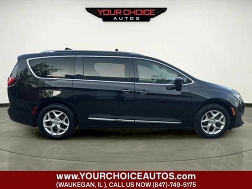 Brilliant Black Crystal Pearlcoat 2020 Chrysler Pacifica Touring L Plus FWD