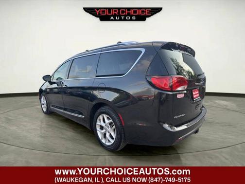 Brilliant Black Crystal Pearlcoat 2020 Chrysler Pacifica Touring L Plus FWD