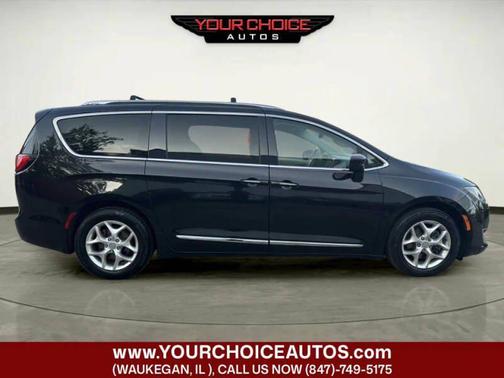 Brilliant Black Crystal Pearlcoat 2020 Chrysler Pacifica Touring L Plus FWD