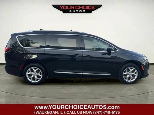 Brilliant Black Crystal Pearlcoat 2020 Chrysler Pacifica Touring L Plus FWD