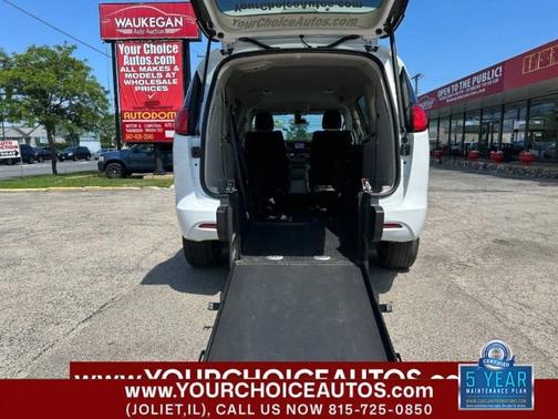 Bright White Clearcoat 2022 Chrysler Voyager LX FWD