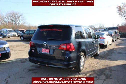 2009 Volkswagen Routan SE