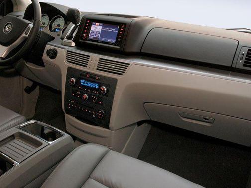 2009 Volkswagen Routan SE