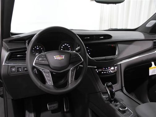 2025 Cadillac XT5 Sport