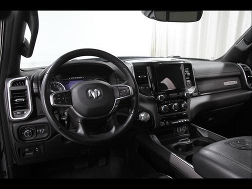 Diamond Black Crystal Pearlcoat 2022 RAM 1500 Laramie