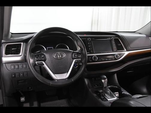 Midnight Black Metallic 2018 Toyota Highlander Limited