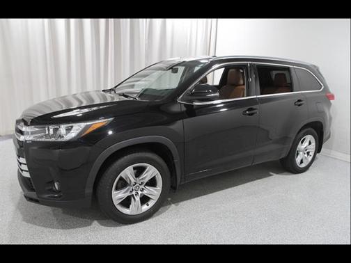 Midnight Black Metallic 2018 Toyota Highlander Limited