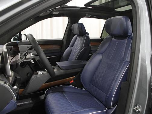 2026 Cadillac VISTIQ Premium Luxury
