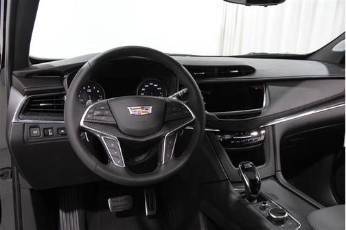 2025 Cadillac XT5 Sport