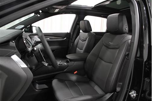 2025 Cadillac XT5 Sport