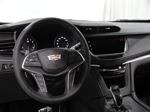 2025 Cadillac XT5 Sport