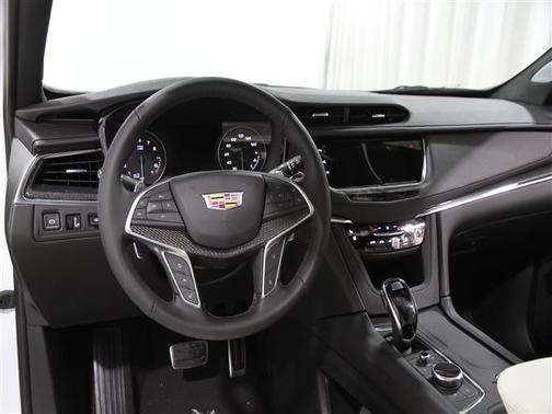 2025 Cadillac XT5 Sport