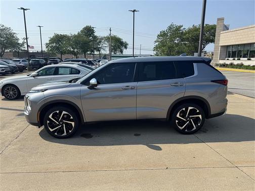 2022 Mitsubishi Outlander SE