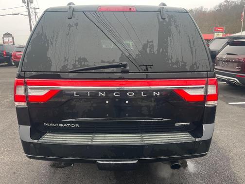 2016 Lincoln Navigator Select
