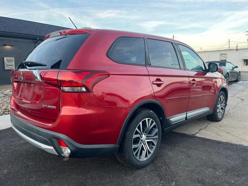 2016 Mitsubishi Outlander ES