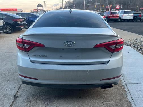 2017 Hyundai SONATA SE