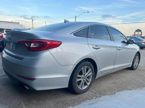 2017 Hyundai SONATA SE