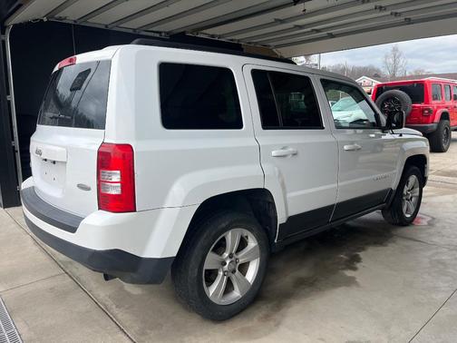 Bright White Clearcoat 2016 Jeep Patriot Latitude
