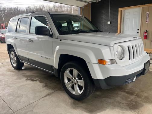 Bright White Clearcoat 2016 Jeep Patriot Latitude