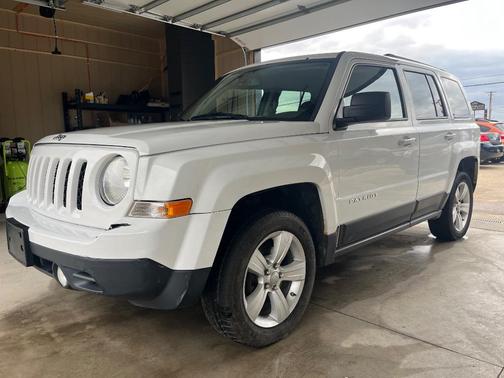 Bright White Clearcoat 2016 Jeep Patriot Latitude