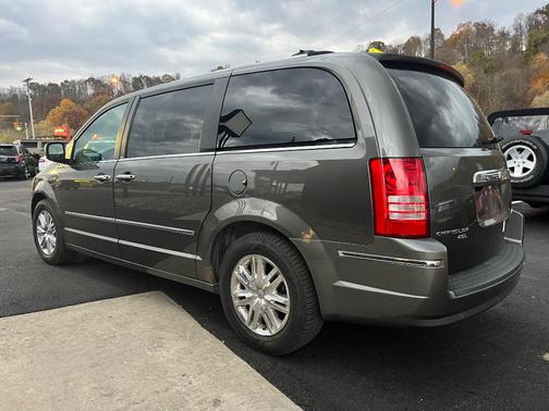 2010 Chrysler Town & Country Limited