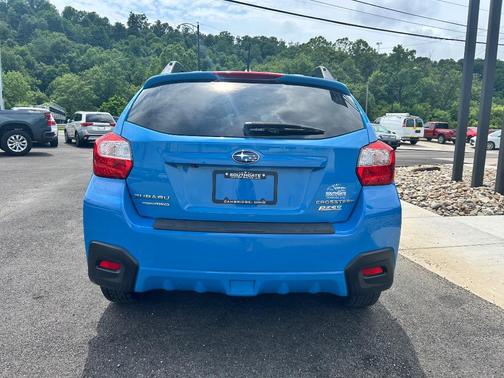 Hyper Blue 2017 Subaru Crosstrek 2.0i Premium