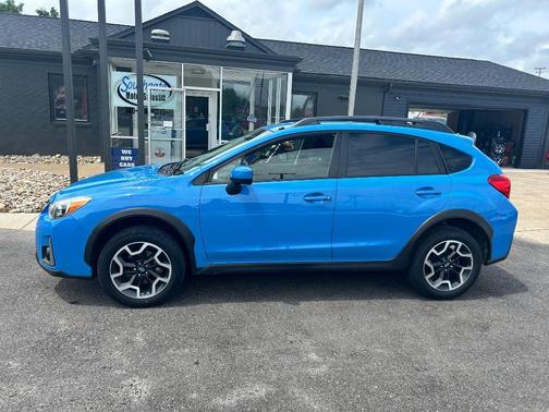 Hyper Blue 2017 Subaru Crosstrek 2.0i Premium