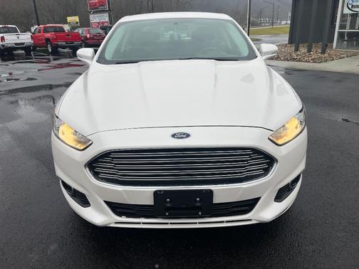 WHITE 2016 Ford Fusion SE
