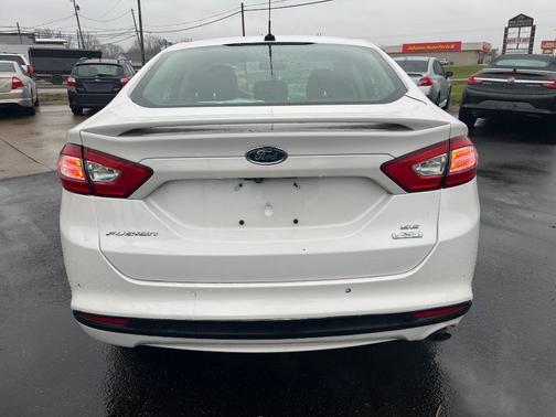 WHITE 2016 Ford Fusion SE