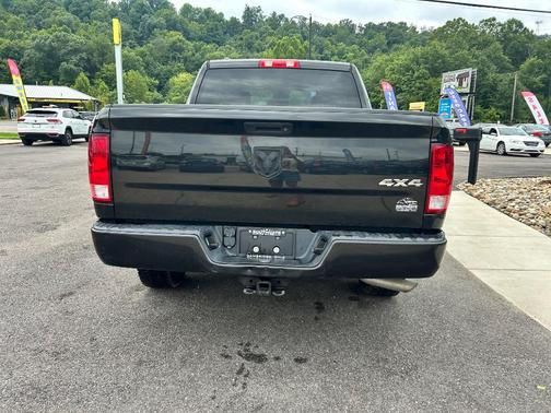Brilliant Black Crystal Pearlcoat 2017 RAM 1500 Tradesman/Express