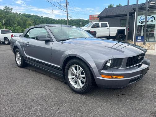 GREY 2006 Ford Mustang Deluxe