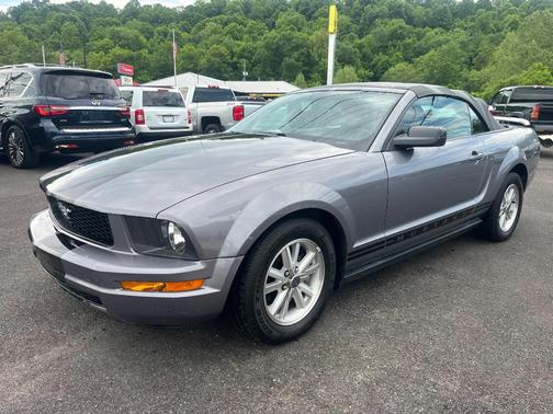 GREY 2006 Ford Mustang Deluxe