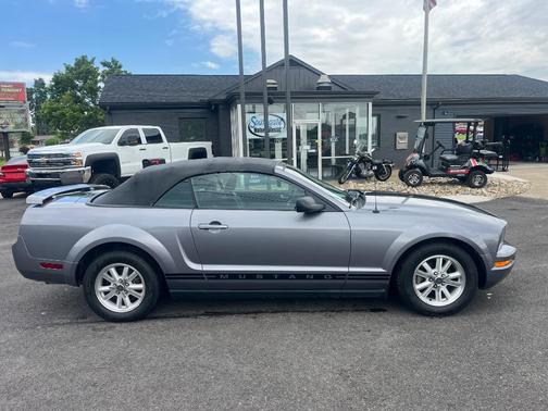 GREY 2006 Ford Mustang Deluxe
