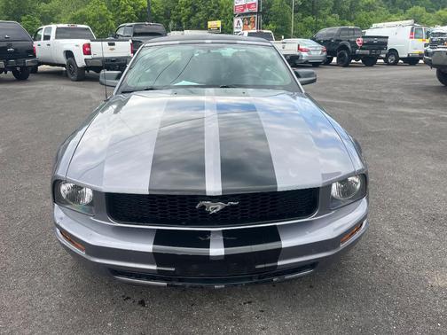 GREY 2006 Ford Mustang Deluxe
