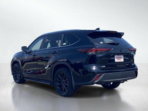 Midnight Black Metallic 2026 Toyota Highlander Hybrid XLE