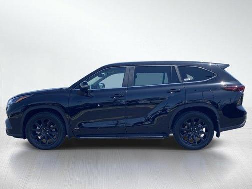 Midnight Black Metallic 2026 Toyota Highlander Hybrid XLE