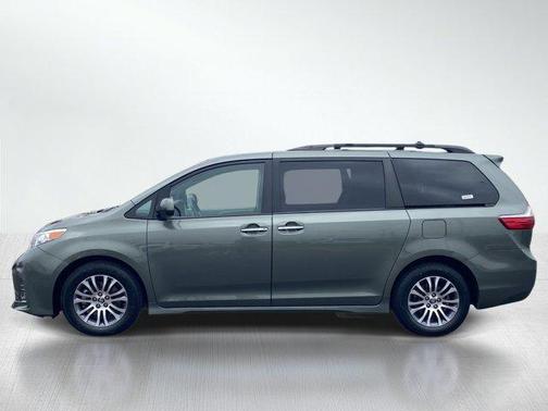 Jade Metallic 2020 Toyota Sienna XLE