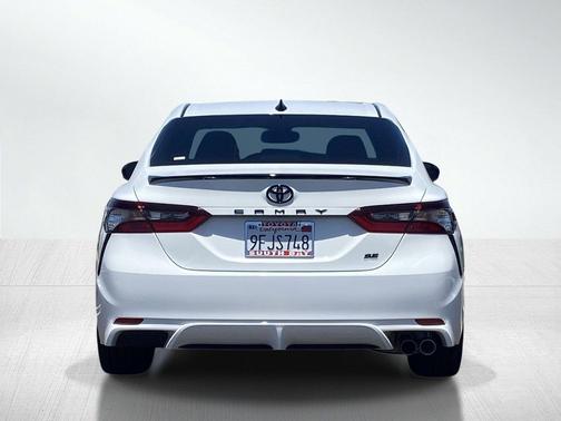 Ice Cap 2023 Toyota Camry SE