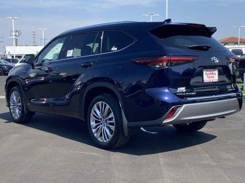 Blueprint 2026 Toyota Highlander Hybrid Platinum