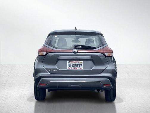 Gun Metallic 2024 Nissan Kicks S