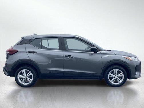 Gun Metallic 2024 Nissan Kicks S