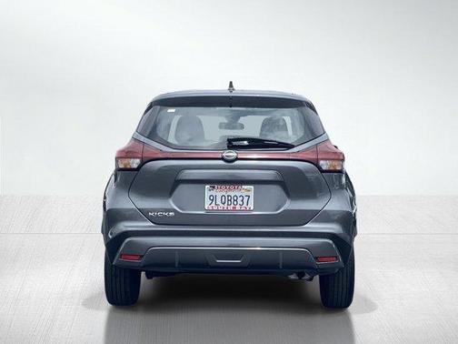 Gun Metallic 2024 Nissan Kicks S