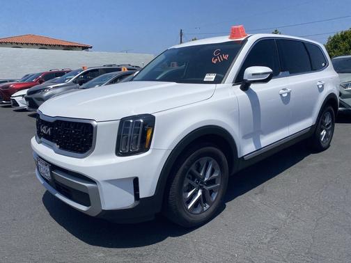 Glacial White Pearl 2023 Kia Telluride LX