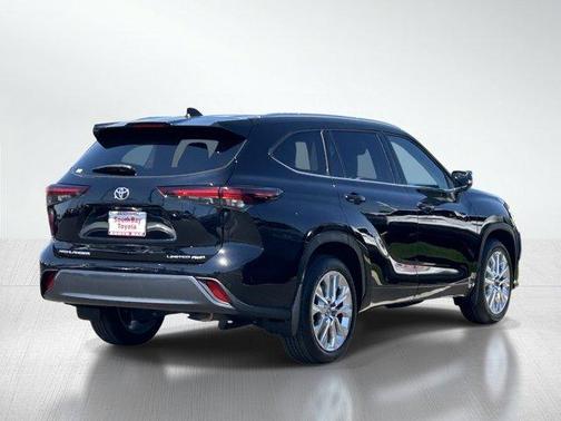 Midnight Black Metallic 2024 Toyota Highlander Limited