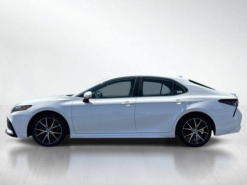Ice 2024 Toyota Camry SE