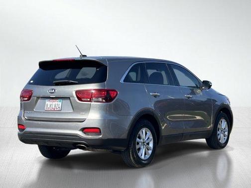 Titanium Silver 2019 Kia Sorento LX