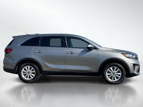Titanium Silver 2019 Kia Sorento LX