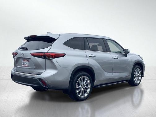 Celestial Silver Metallic 2022 Toyota Highlander Limited