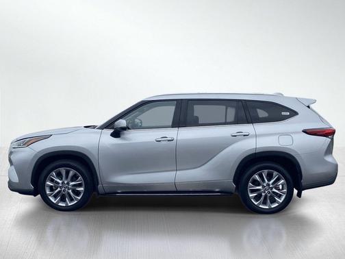 Celestial Silver Metallic 2022 Toyota Highlander Limited
